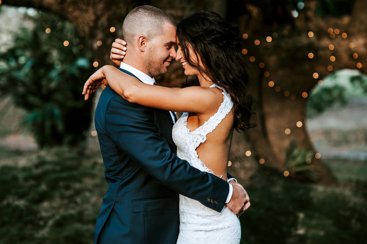 “a life is measured by moments like these” Maggie Stiefvater, so true ....gorgeous couple Cassie and Nick. 
danielsuarezgallery.com 
Info@danielsuarezphotography. #goldcoastweddingvenue #weddingday #gettingmarried #weddingparty #weddingcake #goldcoasthairstylist
