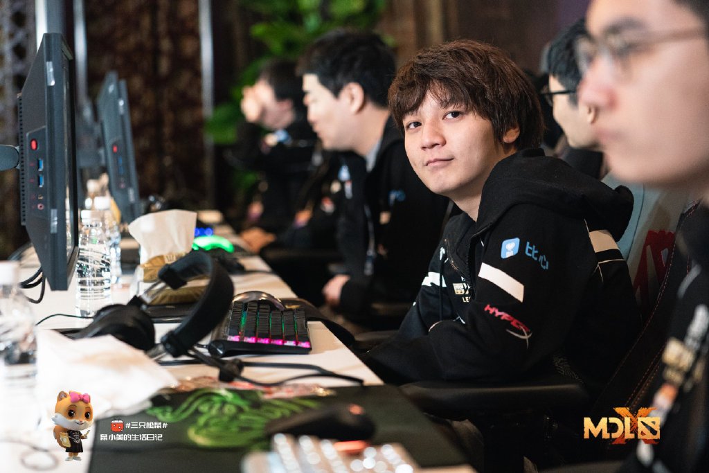 EJ4TKeqW4AAVRmI?format=jpg&name=medium