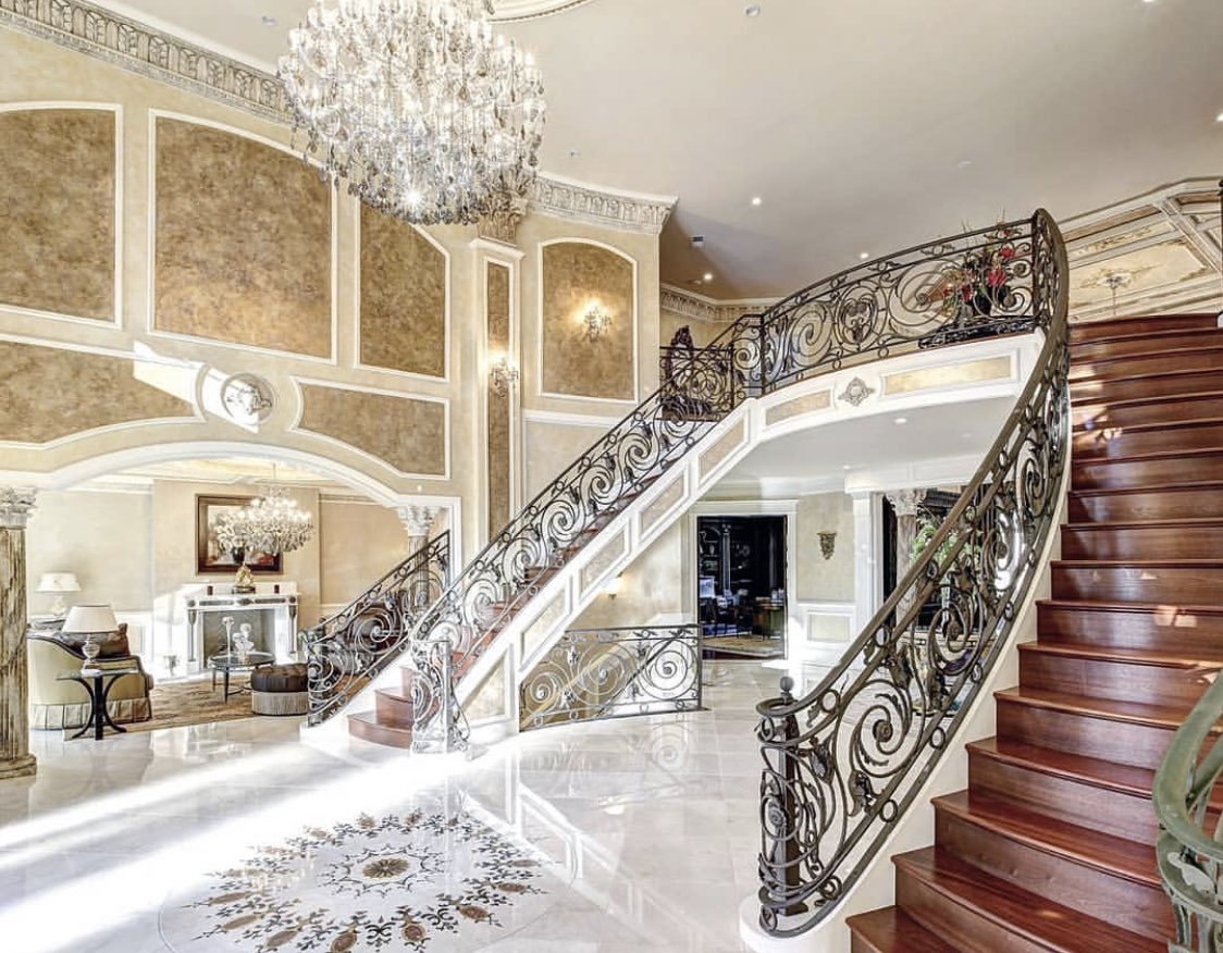 dillonlukies2's tweet photo. Listen here my name is dillon marco I’m 16 years old and I’ve been having a layout for my dream house since I was 12 years old and in gods name I will not stop till I make it. Give me 4 years maybe 5 and I will have the most craziest house in the ghomania thank u gn https://t.co/xr1KncDPTD