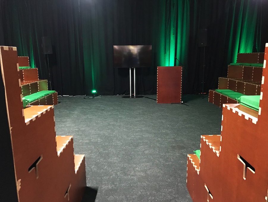 Er zijn vandaag drie #Klimaatpraat #Theaters op de beursvloer aanwezig van #vakbeurs #Klimaat. In de klimaat sessies zijn lezingen over de thema's water, hitte en droogte. Naast het #ideeentheater verzorgen wij ook de beeldschermen en het geluid.

•ideeentheater.nl •