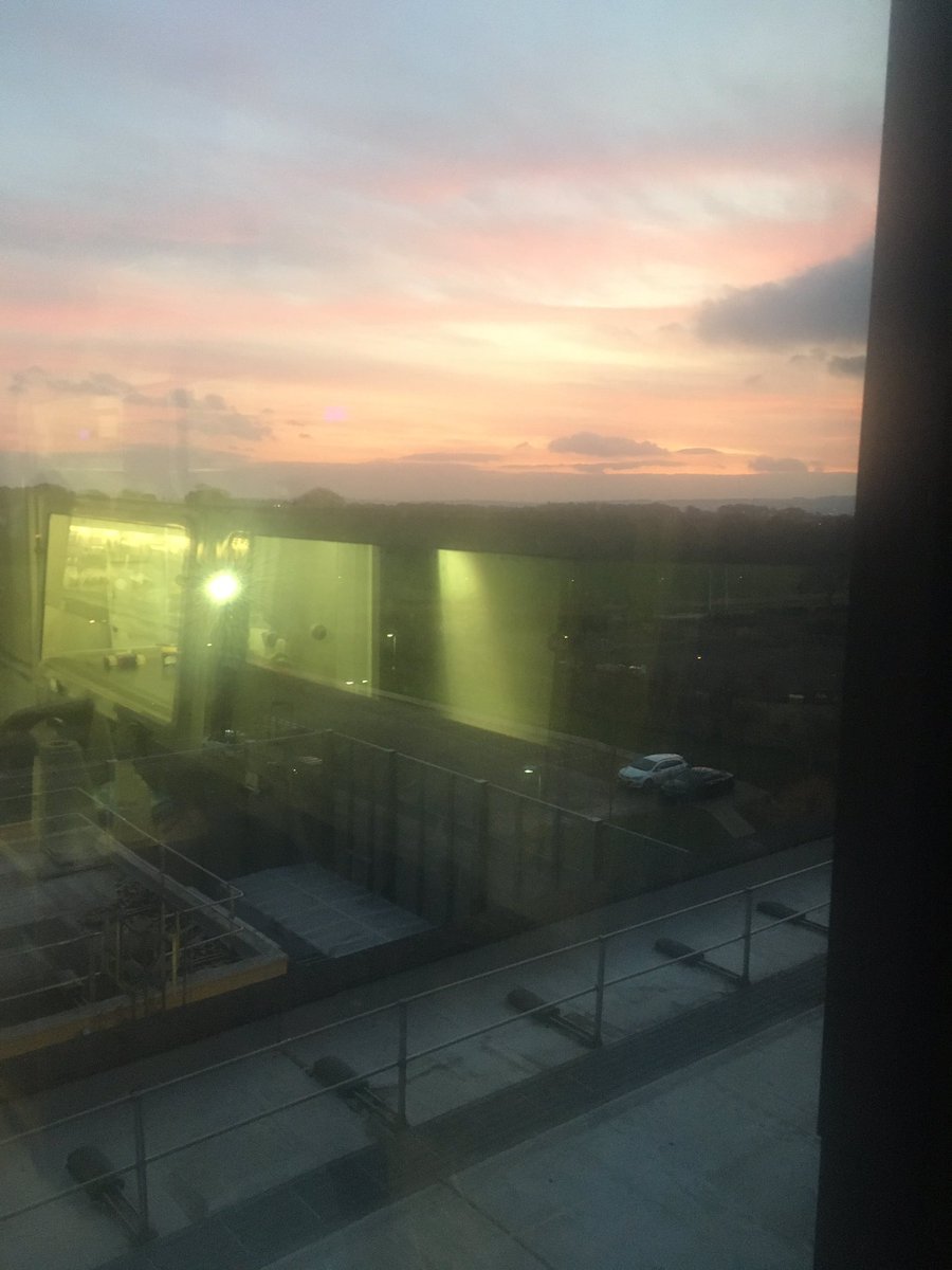 SusiKeane's tweet photo. Day 4 of time courses, and another gorgeous sunrise 🌅 #phdchat #sunrisescience https://t.co/8TvZgTWlwt