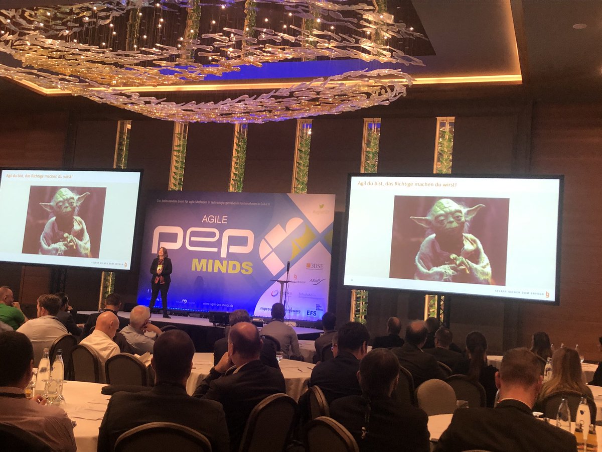 BorisGlogerCons's tweet image. ”Agil du bist, das Richtige machen du wirst!” 

#Keynote von @helenevaladon auf der #agilePEP in #Berlin
@weCONECTMedia @weCONECT #yoda #starwars #agile