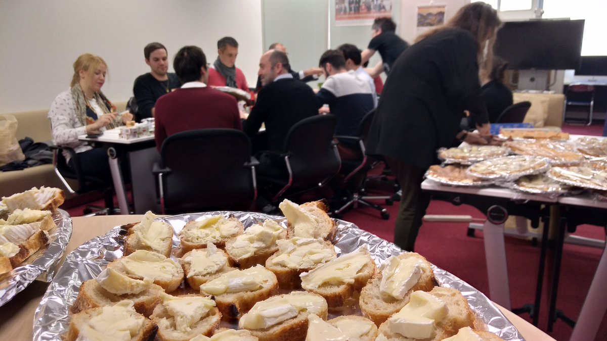 all members are getting ready for the annual Beaujolais party !