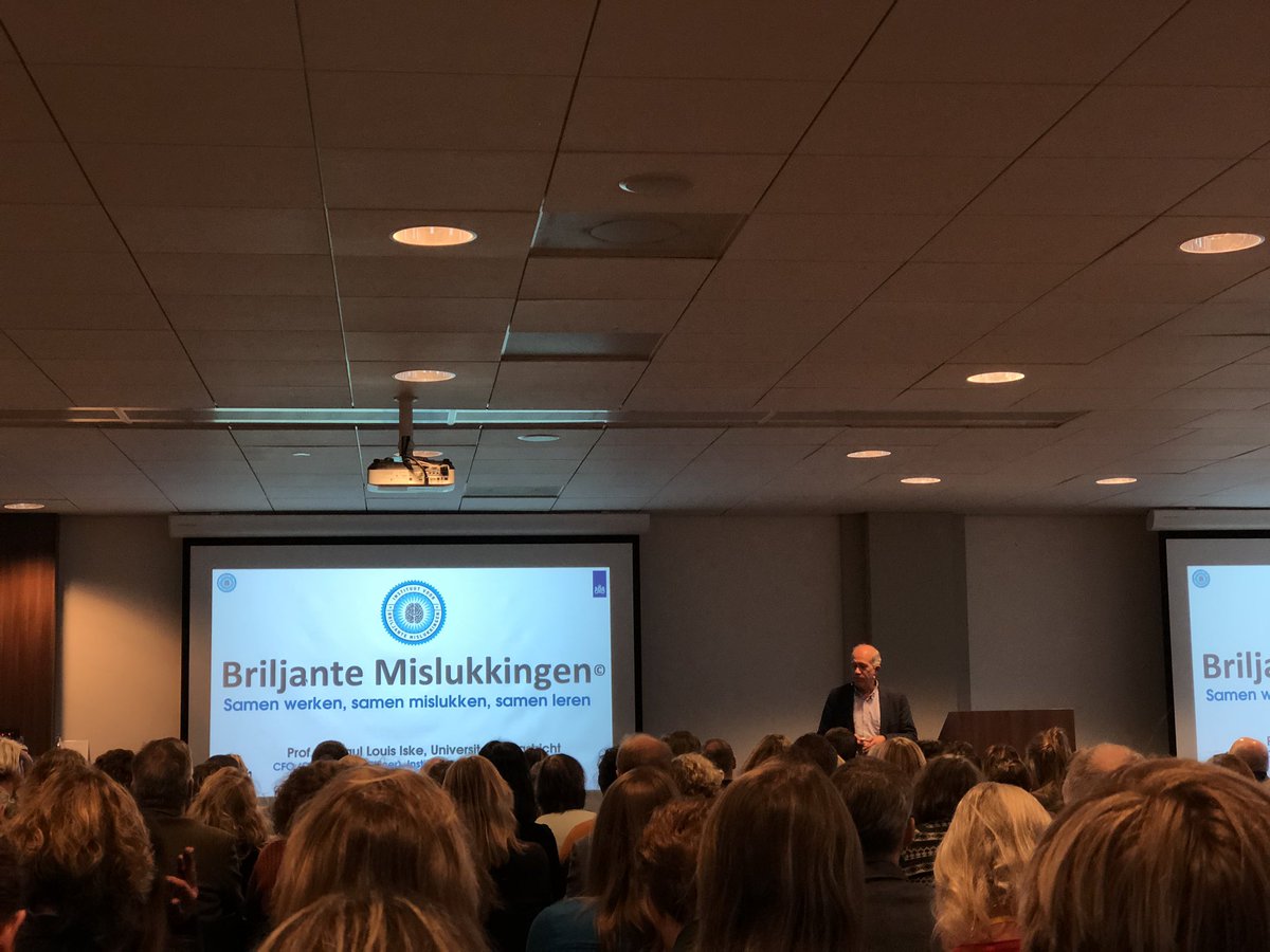 Interessante sprekers bij #Conference Center @comrijk #TIEN2019 Inspirerend om <a href="/CFBurgers/">Christian Burgers</a> te horen over metafoorgebruik in com en #pauliske over briljante mislukkingen en creativiteit bij ontwikkelen.