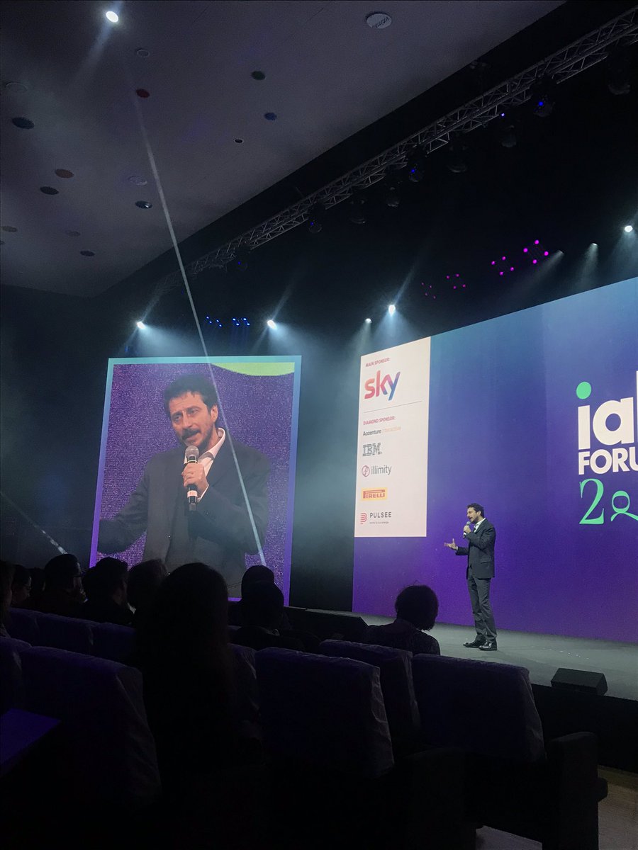 giuliagz97's tweet photo. @LucaBizzarri sul palco dello #IABForum2019 🎉😂#ShapingTheRevolution #IABForum https://t.co/ht4URafZrh