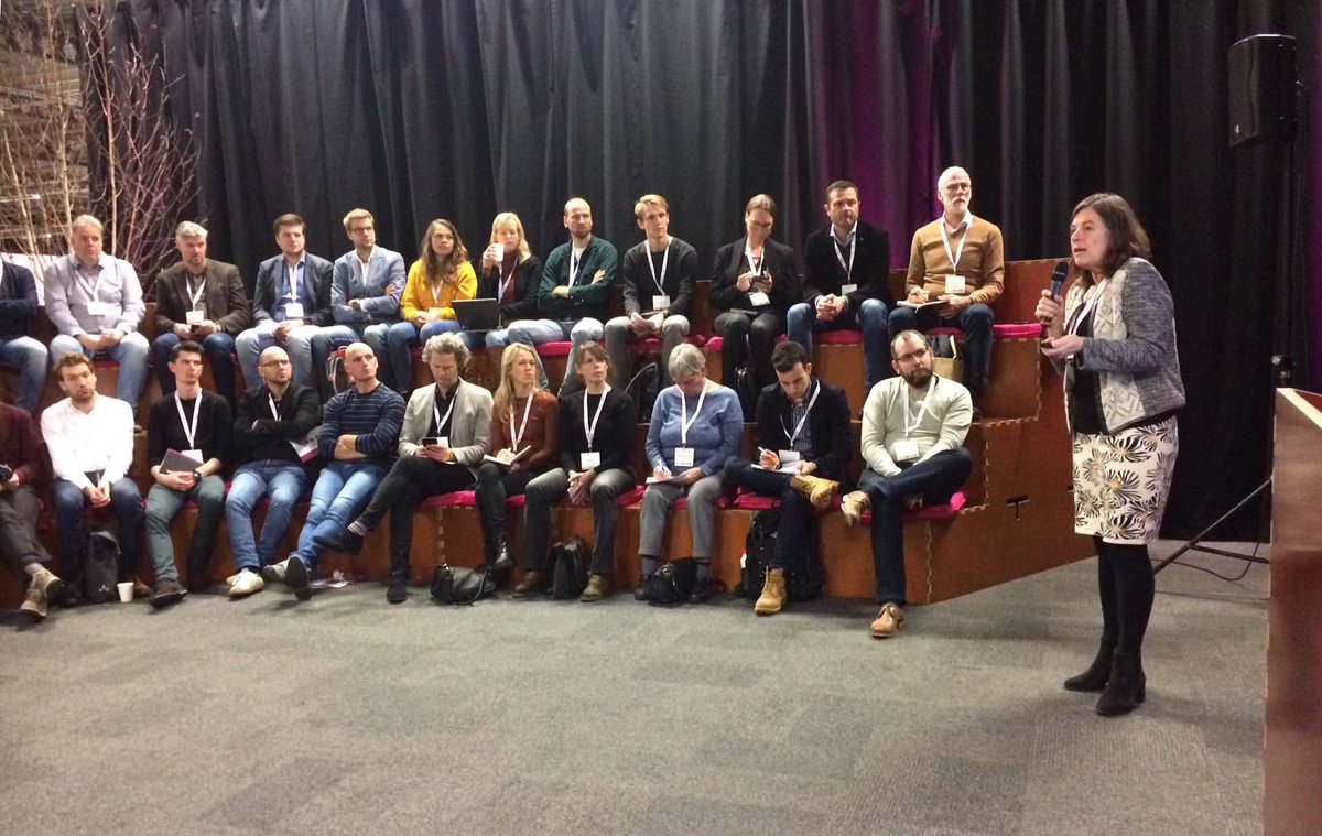 Veel interesse voor onze presentatie Aanpak Hitte die collega <a href="/MadeleenHelm/">Madeleen Helmer</a> samen met Edwin van der Strate van <a href="/TauwNL/">TAUW</a> gaf tijdens de #VakbeursKlimaat. Meer weten over #hitte en #klimaatadaptatie? Kijk op onze website: klimaatverbond.nl/zoeken/resulta…