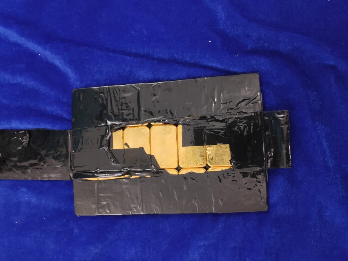 ChennaiCustoms's tweet photo. On 16.11.2019 2 pax arrived from Kochi by SG608 were intercepted at The Domestic Terminal. On  personal search 21, 10 tola #Gold Bars weighing 2446.5 gms  totally valued at Rs.83 lakhs were recovered in her small handbag. Both Passengers arrested. @cbic_india https://t.co/5bau6Y6Jl2