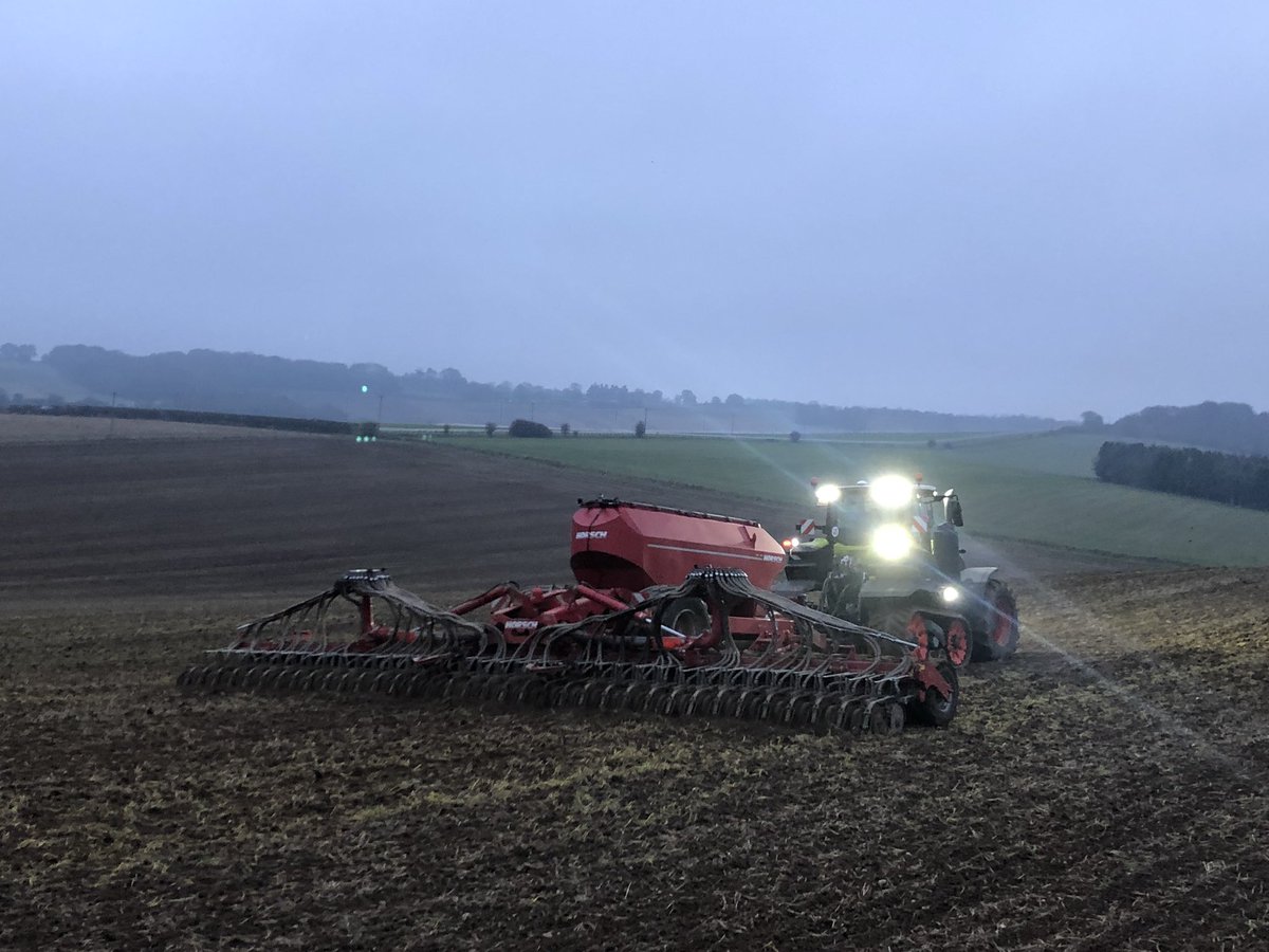Finally getting some wheat in. Great conditions for late Nov. Guess the peas will have to go somewhere else now!! 🙈<a href="/Preston1Ian/">Ian Preston</a> <a href="/HORSCHUK/">HORSCH UK</a> <a href="/ClaasWestern/">@CLAAS_Western</a> 🌾 🚜💨