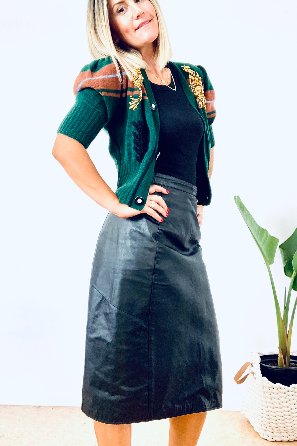 #LeatherSkirt #BlackLeather #LoveLeather #Leather #LinL #LadiesInLeather Credit: #TheFindersLife