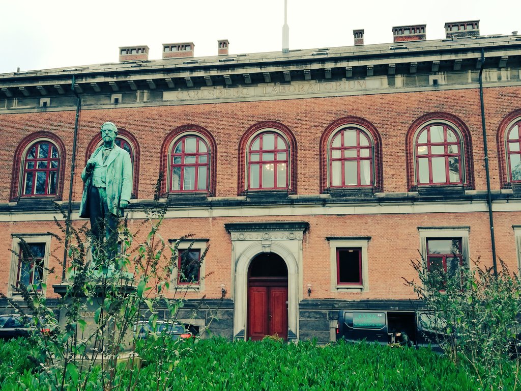 Had the chance to talk about #selfcompatibility in the holy temple of #beer! Thanks <a href="/carlsberg/">Carlsberg</a> for hosting the annual <a href="/PlantHUB_EU/">PlantHUB</a> meeting and for the exclusive beer tasting! #MSCAA #agresearch #H2020