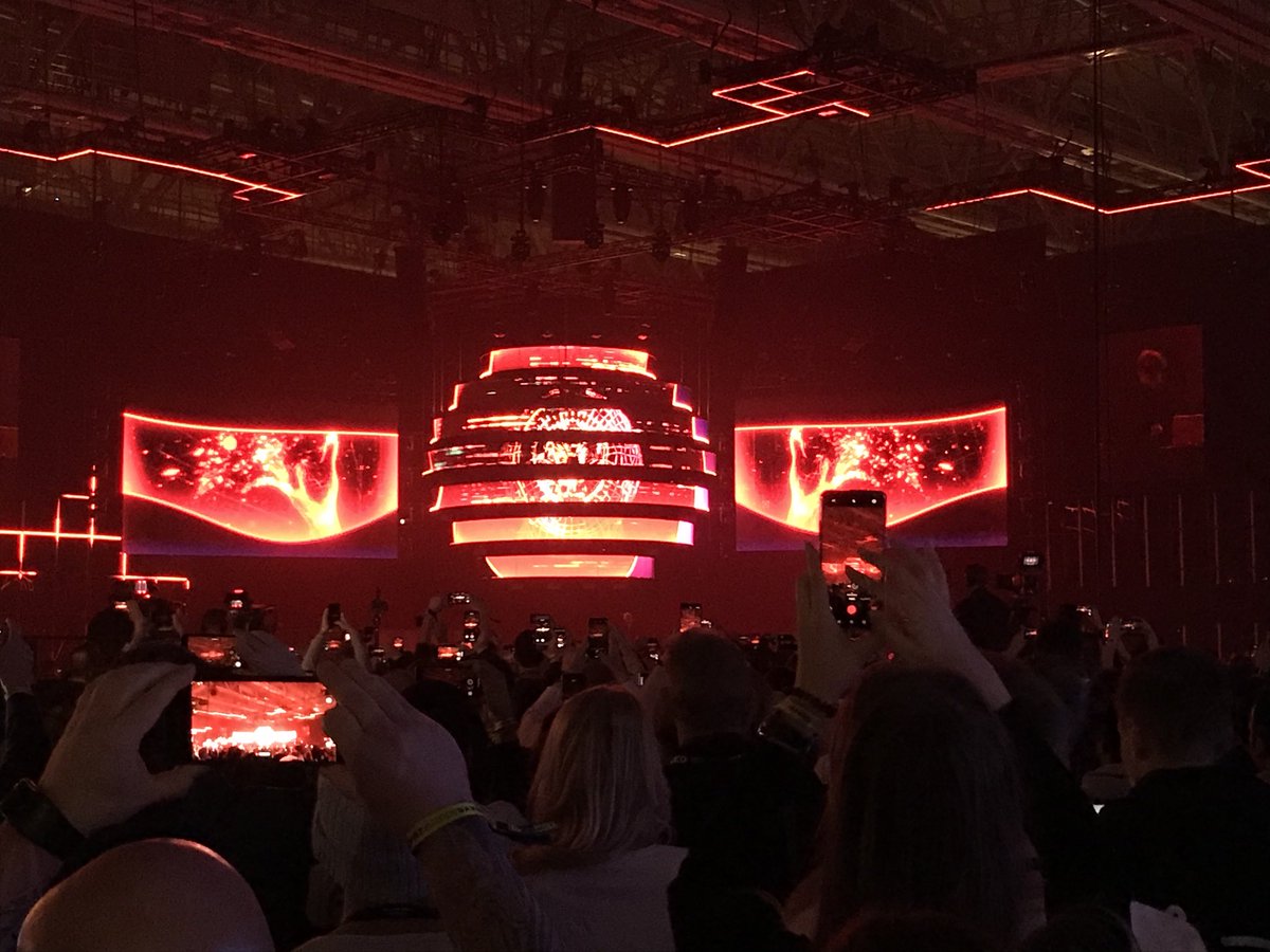 #slush19 opened and I’m not sure whether I’m in an EDM concert or a startup event