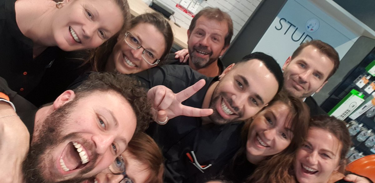dieuGDT's tweet photo. #AttrapezNoël avec la toute nouvelle équipe @Orange_France @GDT du nouveau RETAIL PARC "mon Beau Buchelay" 2 avenue du Béarn 78200 Buchelay. #TouslessouriresGdt https://t.co/sPTuFflp9A