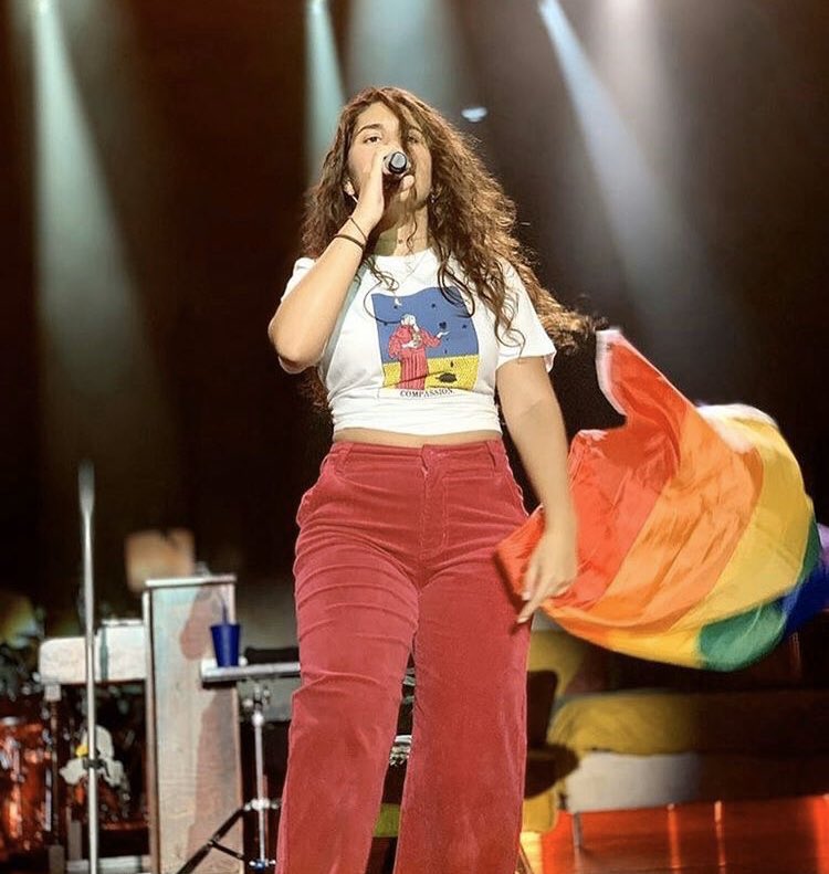 miaxac's tweet photo. y’all know alessia’s gonna be on twitter tonight so let’s flood her timeline to celebrate the last night of #TPOGTour!!!! quote this with ur fav pics from tour and copy the caption so we can make it a train https://t.co/iDoiJjp4kz