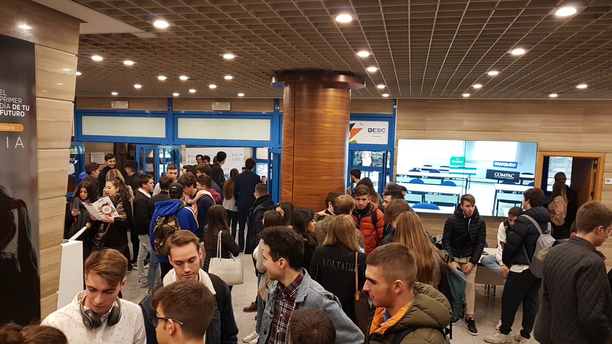 VictorOrizaola's tweet photo. Aaaaahhhh puessss!!!! Viene bastante gente al #ESICMeet de @ESICValencia a tope!!! #MOVTeam https://t.co/FjnJa84Xnl