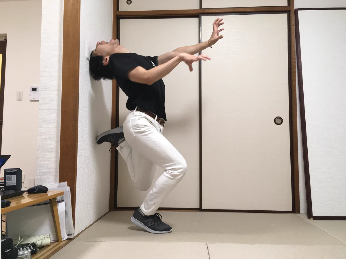細部まで完全一致？！バキ16巻より柳が鞭打を食らうシーンを再現する猛者が現れるwww