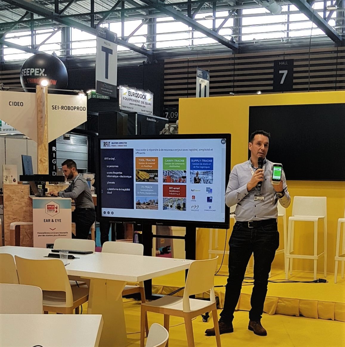 RFitTech's tweet image. On pitche, on fait des démos, on présente nos solutions #traçabilite #IoT et notre appli pour une #logistique agile à la demande : Supply-Track a du succès ! Belles animations #Europack sur le stand de @FrenchtechVR Village des #startup avec @lemoulindigital – venez Hall 7 !