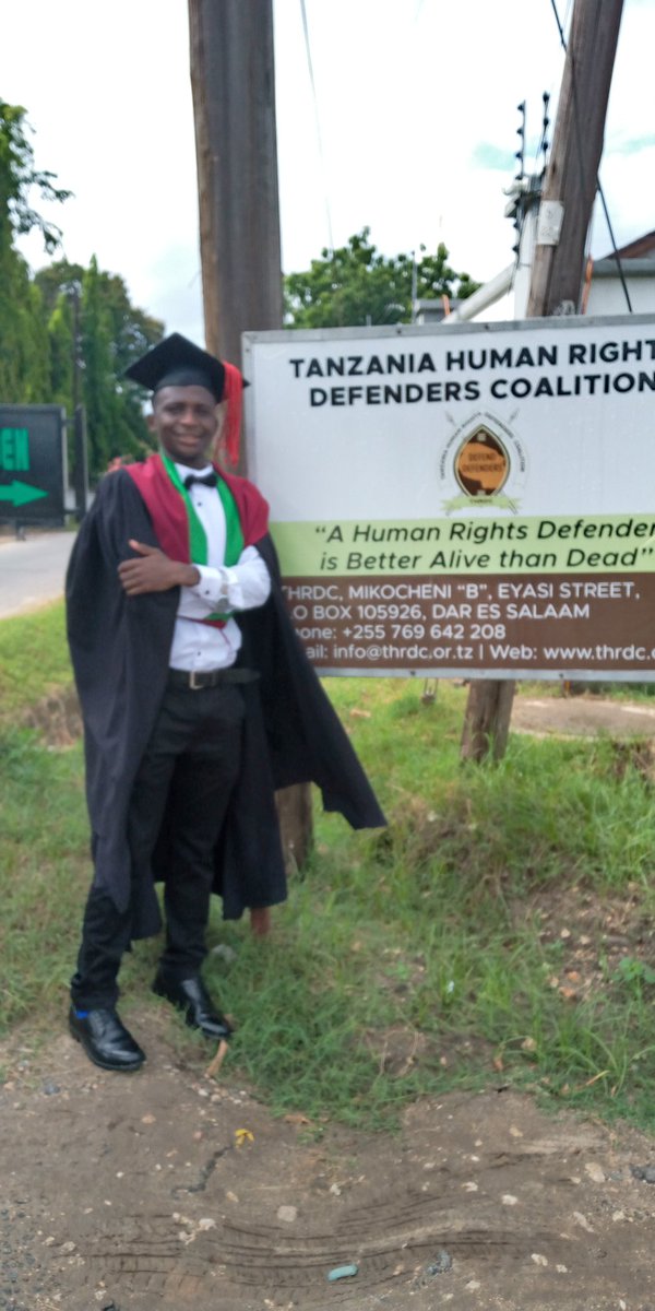 abdulnondo2's tweet image. Napenda kutoa shukrani kwa Mungu,wazazi ,ndugu jamaa na marafiki,@THRDCOALITION na @humanrightstz, mawakili wangu,uongozi wa chuo.Hatimaye nimetunukiwa shahada yangu ,tuliapishwa kutumia degree zetu kwa maslahi ya umma. Hakika Mapambano ndio yameanza rasmi sasa,shukrani wote