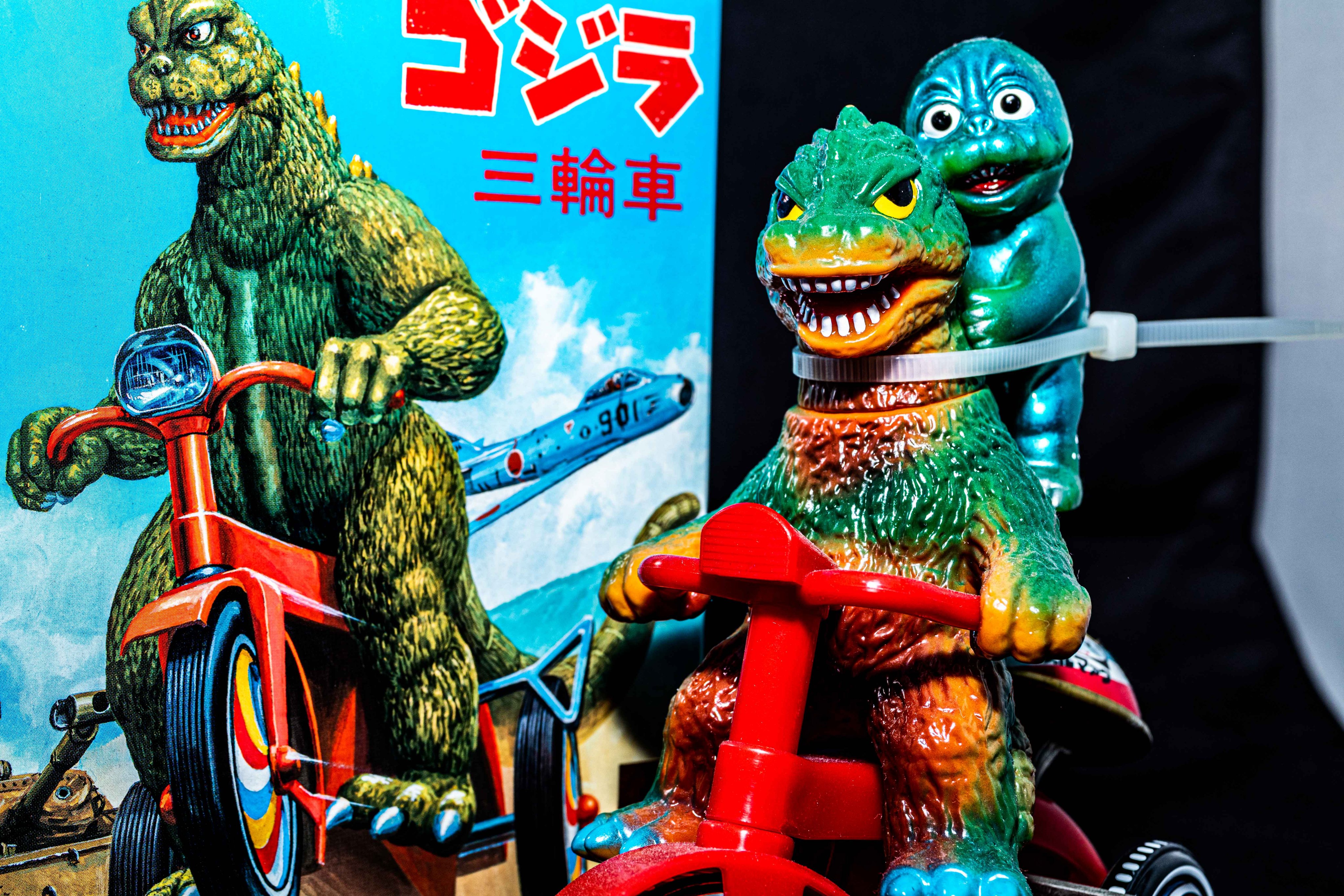 M1号・通販限定「三輪車シリーズ蓄光ゴジラ」 - モンスターズ