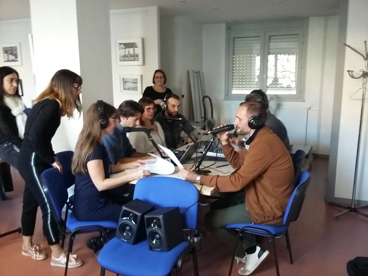 Clemi_Toulouse's tweet photo. La radio pour travailler l'oral, l'écrit et la dynamique de projet. Deuxième jour de formation à la #webradio et belle émission pour les enseignants, écoles Rep de Montauban et les #erun du département. Bravo! #dsden82 @LeCLEMI  @ErunAshSud https://t.co/TDwH6gbStb