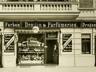 ¿Sabías que, en 1898, el químico Hans Schwarzkopf fundó en Berlín un negocio dedicado al tinte, la droguería y la perfumería?

Desde entonces, <a href="/schwarzkopfproE/">Schwarzkopfpro Spain</a> es sinónimo de cuidado del cabello, calidad e innovación.

henkel.es/compania/hitos…

#HenkelHistory #HenkelStories