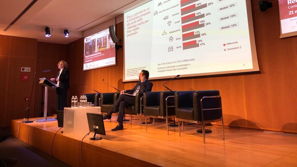 PwC_Italia's tweet photo. Per le generazioni M & Z l'ispirazione all'acquisto prende forma in primis attraverso i social network ma la TV è ancora seguita. @eandreetta al #RCSAcademy #PwCItaly #PwCConsumer #WorldTVDay https://t.co/cTZ93mZXKv