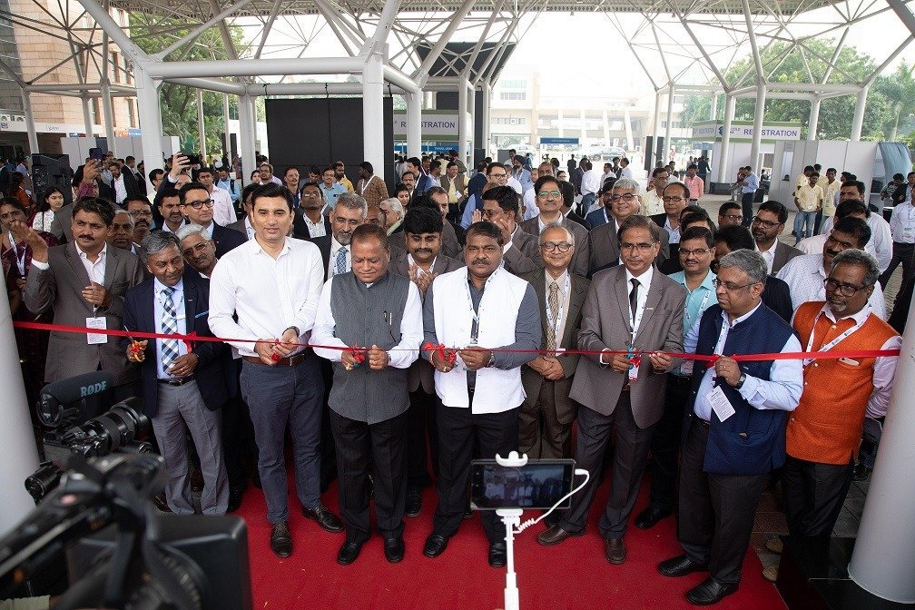 ishraehq's tweet photo. A glimpse from the inaugural ceremony of Refcold India 2019 happening now, at Hitex Hyderabad.
#ColdStorage #Exhibition #ReeferTransportation
#ColdChain #REFCOLD #REFCOLD2019 #HitexExhibitionCentre #Innovation #Refrigeration #GoodNews #RefrigerationIndustry #CoolingIndustry https://t.co/5BL2W5FKAF