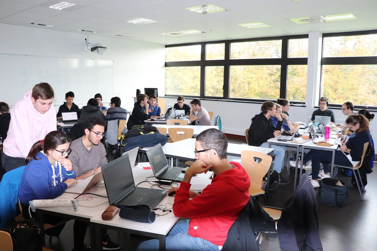 Rennes_CS's tweet image. La #CodingWeek @Rennes_CS c&apos;est bien parti !