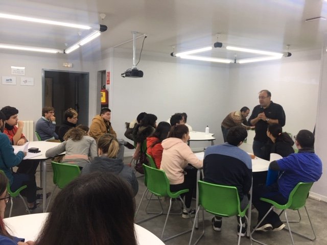 El pasado Martes día 19, estuvimos en @fundacioncapacis con Raúl Elola, para concienciar y formar sobre el uso responsable de las NTICs.
Más información en el blog de su web:
fundacioncapacis.org/concienciacion……/

#vortex #peritostecnologicos #informática #ciberseguridad #EdicionLimitada