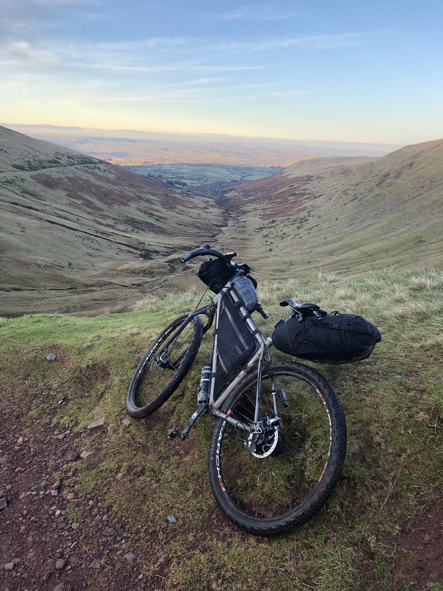philshrl1's tweet photo. Spectacular 3 days of riding in Wales on the GB Divide Route.  Kudos to all those involved in designing the route 👍🏼👏🏼#bikepacking #gbdivide https://t.co/qcyk00V05F