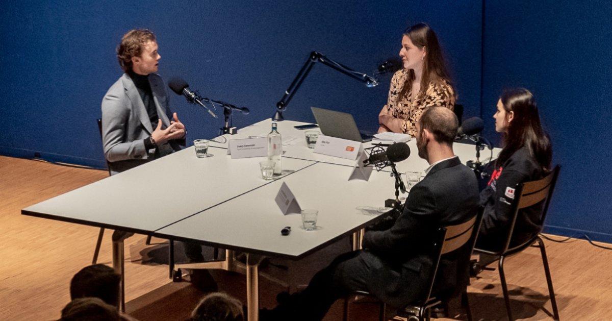 Nuffic's tweet photo. Listen to our podcasts during this Week of the International Student. In episode #3 Romanian student Bogdana talks about managing her independence. “There is no more ‘normal’ when you move to another country." 👇
https://t.co/lxUx71Rha0
#wotis2019 https://t.co/2jzYhYVqdg