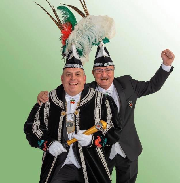 Aanstaande zondag ben je van harte welkom om onze Prins Luciën d’n Urste te feliciteren. Samen met zijn Adjudant Frank staan ze vanaf 12.00u klaar in denheuvel. Tot dan! 
🍒🚴🏻‍♂️🍒🚴🏻‍♂️🍒