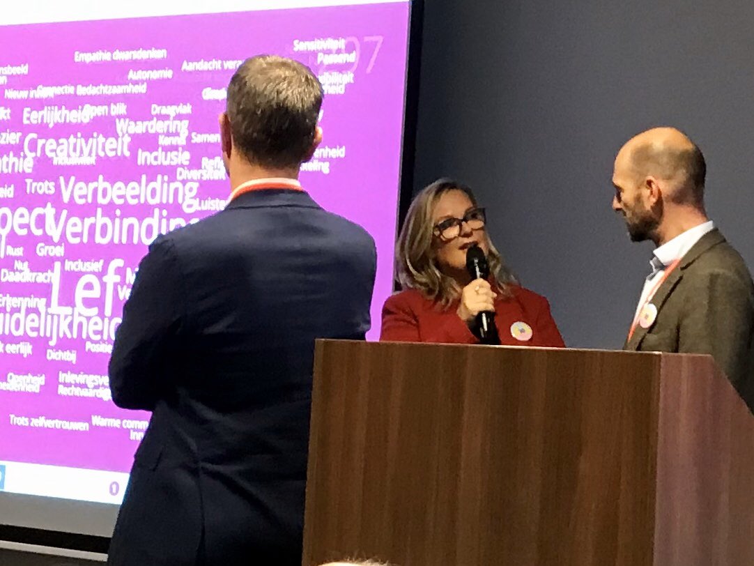 @congres Academie voor Overheidscommunicatie #tien2019 Lef, nieuwsgierigheid en verwondering worden de rode draden vandaag. Fits me like a glove! #logeion @IvarNijhuis