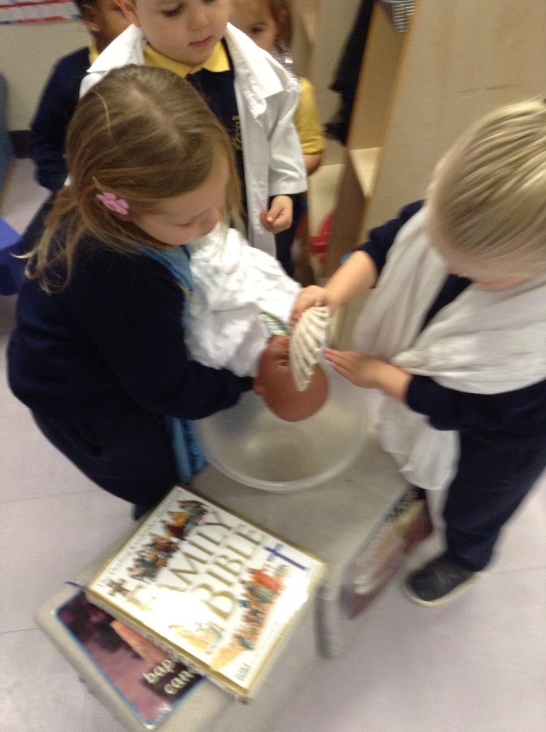 StSebastiansPri's tweet image. #Foundation1 learning about baptism.