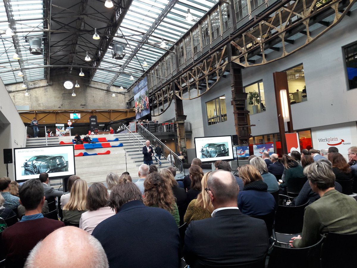 Mooie opening van de MBO-onderzoeksdag: "Actuele maatschappelijke (en technologische!) ontwikkelingen vragen om verticale kenniskringen WO-HBO-MBO"
<a href="/DaveBNano/">Dave Blank</a> #MOD2019 <a href="/rocvantwente/">ROC van Twente</a>