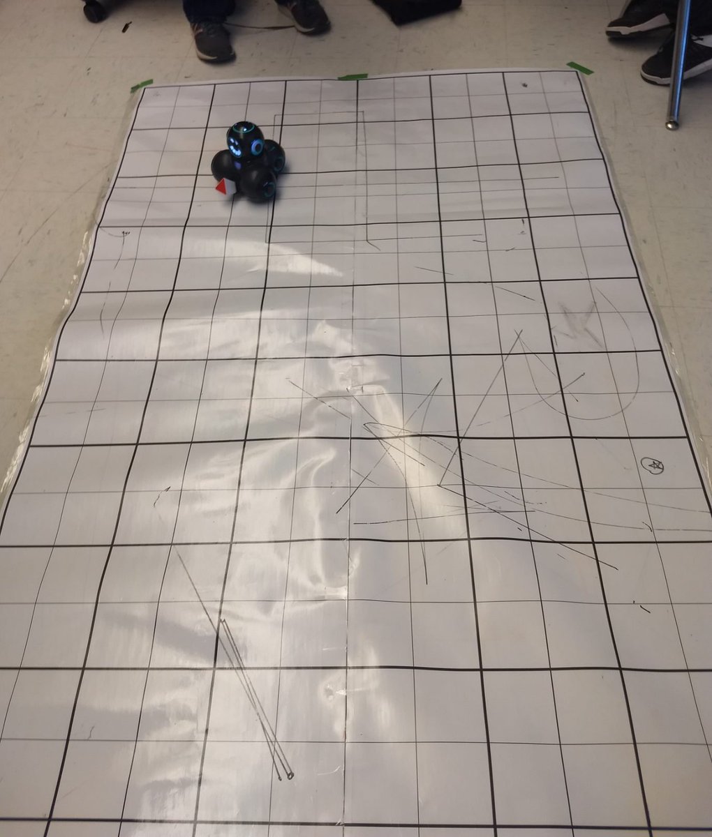 CSforLPS's tweet image. Teamwork and troubleshooting happening today at Lewiston Middle School w/ @WonderWorkshop Cues! 
#CSforLPS #CS4Maine #AnyoneCanCode