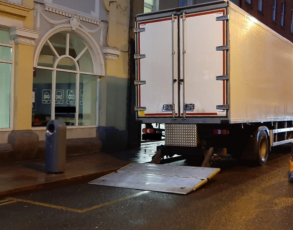 GardaTraffic's tweet photo. Dublin City: A carelessly parked delivery truck blocked access to a disabled parking bay. €150 fixed charged notice issued #OperationEnable https://t.co/OYjMcYRbYr