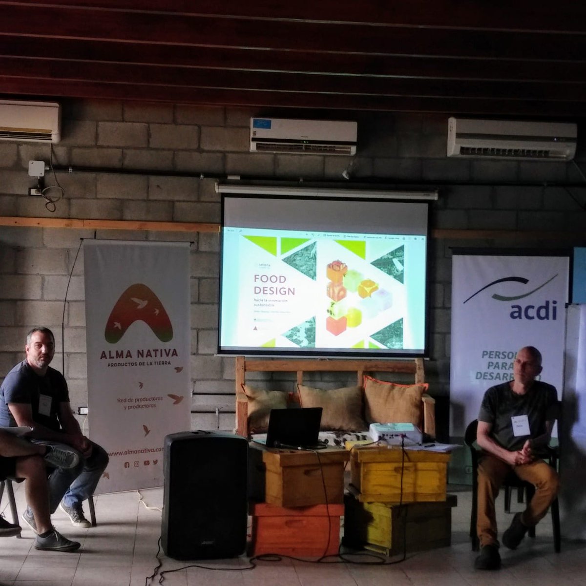 ACDIargentina's tweet photo. #Ahora 👉Seguimos en #SantiagoDelEstero participando del 3° Encuentro de la red #AlmaNativa.  

📌#Hoy, trabajando con las organizaciones los ejes comunicación y #Marca .

✅También se aborda el tema "diseño de alimentos" #FoodDesing https://t.co/dWLLIrCrwo