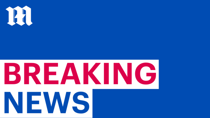 DailyMail's tweet photo. Netflix is DOWN: Company claims it is currently experiencing issues streaming on ALL devices https://t.co/60UkPnHNEZ https://t.co/1ZynTnLkCq