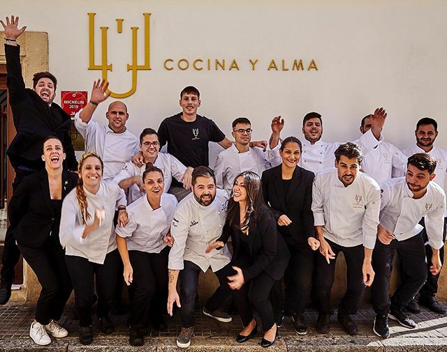 Así de felices amanecimos! por revalidar nuestra estrella 💫 
hoy nuestra plaza Aladro brilla mucho más @israel_mantua enhorabuena por ese reconocimiento tan maravilloso❤️
Jerez está de fiesta 🥳🥂🍾💫 .
.
.
.
.
.
.
#lucocinayalma #juanlú #michelinsta… ift.tt/2qxP8kh