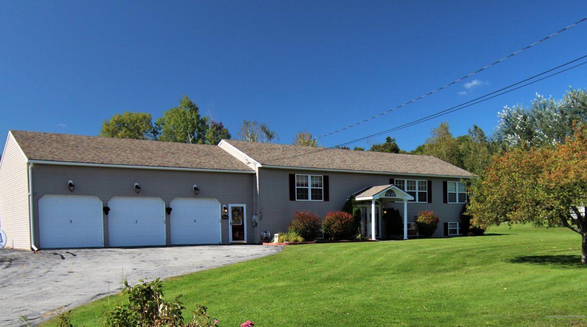 See a virtual tour of my listing on 2015 Glenwood Avenue #Hermon #ME #realestate http://tour.realtyofmaine.com/home/ZT2UGX