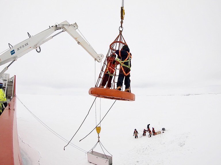 SinaWallschuss's tweet photo. Hard work on the ice and a “Hallelujah, the zoovac works!” @ParrottRuan @LStirnimann @SCALExperiment #SCALExperiment #Springcruise2019 https://t.co/mvQYXjYKNr