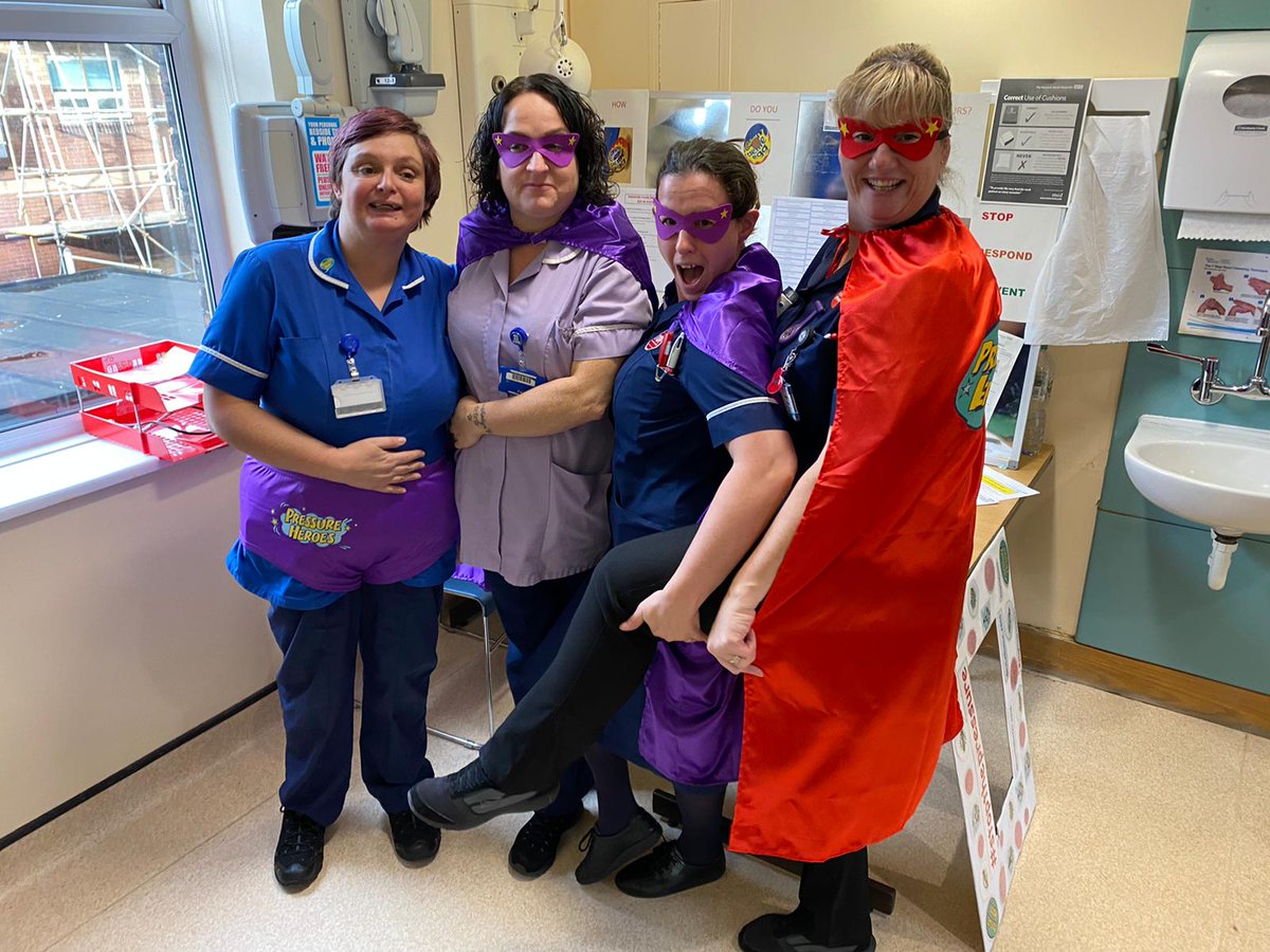 LINET_UK's tweet photo. More incredible pictures from @Martin_LinetUK and @Jenniferlinetuk at @SalfordRoyalNHS and @PEFPennineAcute . Lets keep spreading the word! Are you aSSKINg? #stopthepressure 
#LINETcares #stp #pressureulcerprevention https://t.co/y2L6m2fm9W