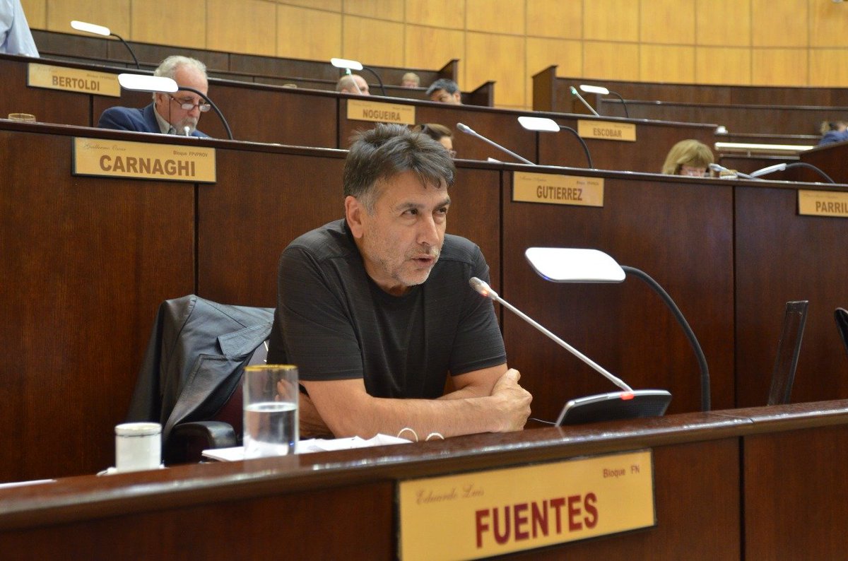 dipfuentes's tweet photo. En #Neuquén ya no habrán golosinas en la línea de caja de los supermercados 

La iniciativa aprobada ayer por unanimidad, busca restringir la oferta y exhibición de alimentos ultraprocesados en líneas de cajas registradoras, o en proximidad, en comercios de modalidad autoservicio https://t.co/SfnhurVWVR