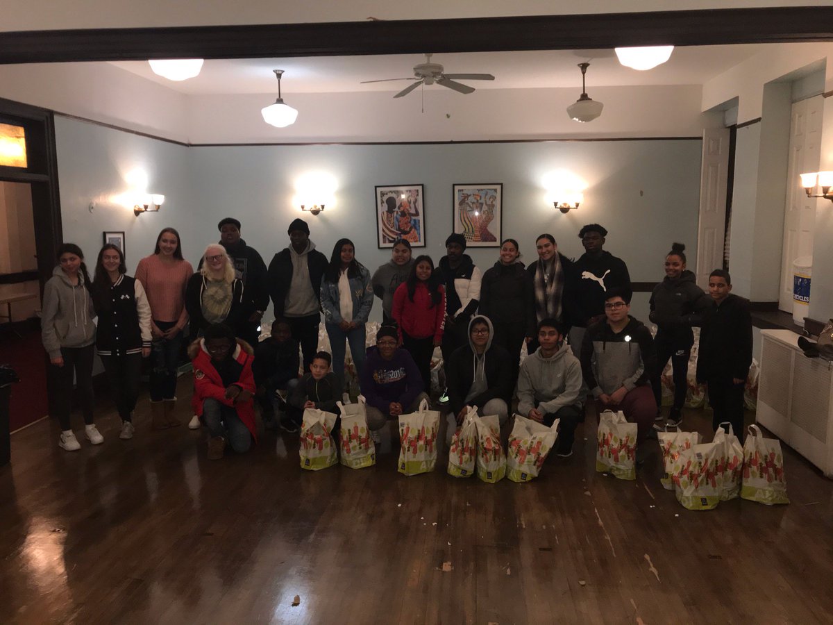 120Explorers's tweet image. Another year explorers making Thanksgiving bags for the needy great job