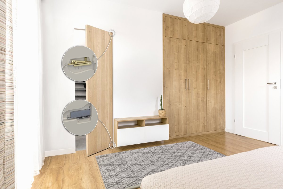 Steeds vaker duikt de taatsdeur op in minimalistische interieurs. Voor deze deur zijn kozijnen niet nodig, want hij draait om zijn verticale as en de draaipunten zijn bevestigd aan de boven- en onderkant van de deur. 

Lees hier het bericht van Intersteel: bit.ly/37ArX9M