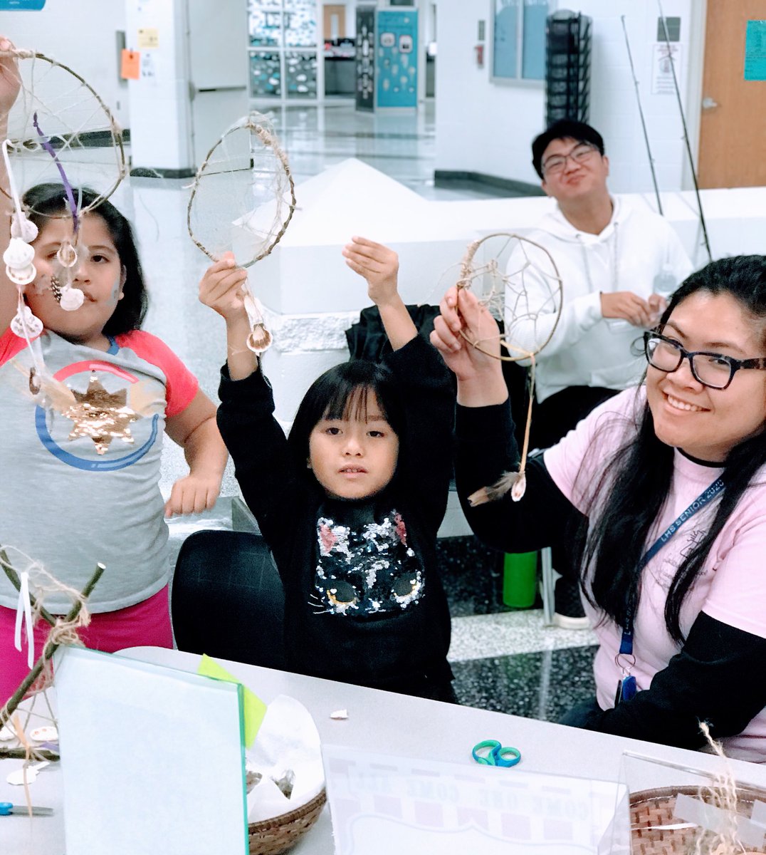 LandstownHSlib's tweet image. Busy Dream Catcher creators at Family Fun Night!  Courtesy of ECO Club &amp;amp; Landstown High Library!⁦@LandstownEagles⁩ ⁦@STEMAcademyLHS⁩ ⁦@ltownsca⁩ ⁦@vblms⁩ #LibraryStrong #LibrariesTransform ⁦@vbschools⁩
