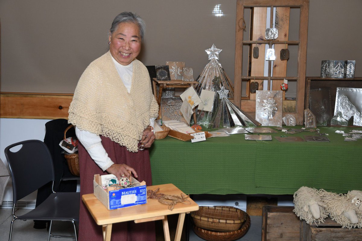 LangPioneer's tweet photo. Purchase a one-of-a-kind gift for a loved one from the Christmas Market during Christmas by Candlelight- this Saturday &amp; Sunday from 5 pm to 9 pm each night. To see what else we have planned, please visit https://t.co/tTlChEBNCD. 

Photos by Larry Keeley https://t.co/mCw5dzh4qi