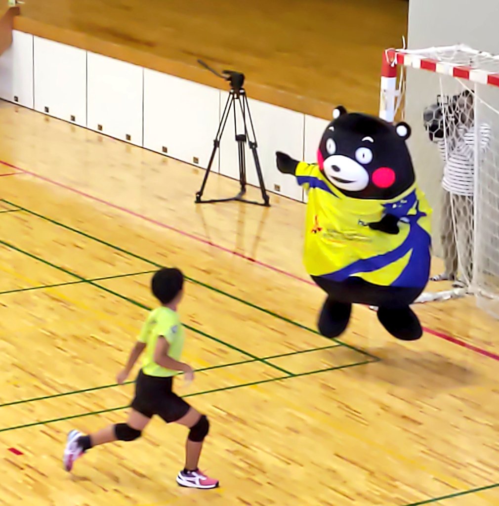 れん 宇土市民体育館で くまモン ハンドボールのキーパーに 19 10 女子ハンドボール世界選手権大会 ハンドボール 熊本 くまモン夢学校 くまモン