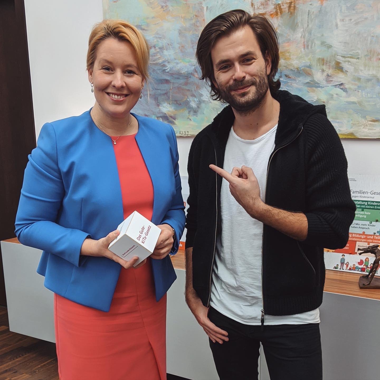 Tilo Jung On Twitter Frisch Im Kasten Jungnaiv Mit Bundesfamilienministerin Franziska Giffey Spd Https T Co Xpnx5ggukj Twitter
