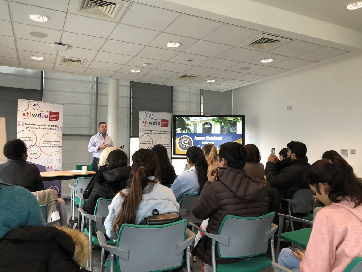 uswbusiness's tweet photo. We’re so lucky that out #MBA students are exposed to significant learning opportunities outside the classroom. Today we hosted incredible #entrepreneurs who generously gave up their time to inspire our future leaders. https://t.co/2wGj9SzvzB